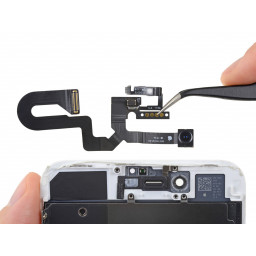 Замена передней камеры и сенсорного кабеля iPhone 8 Plus